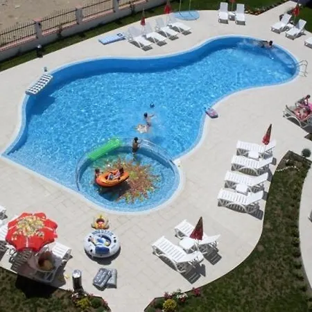 Chateau Del Mar Апартамент